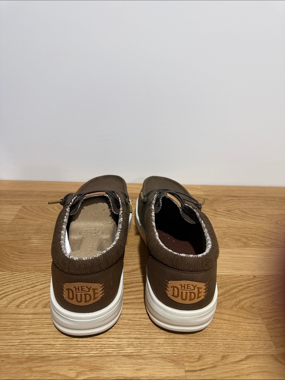 Brand new Men's Heydude Paul size 9 Brown Casual Lace-Up Sneakers - Picture 4 of 5